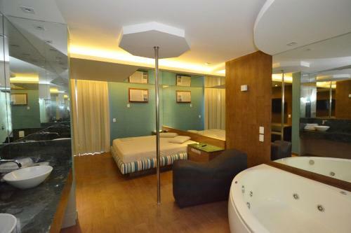 Love Time Hotel (adult Only)