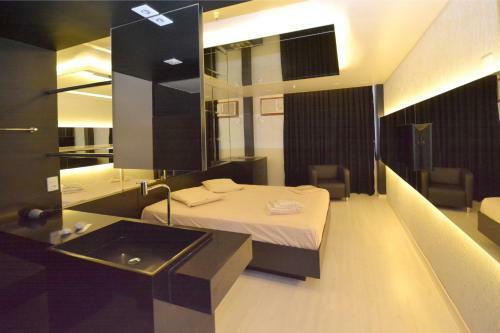 Love Time Hotel (adult Only)