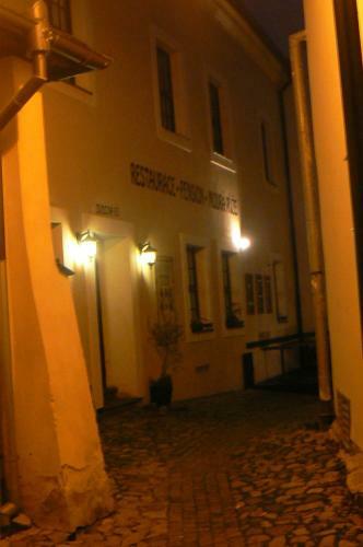 Hostal Penzion A Restaurace Modr� R??e T�bor