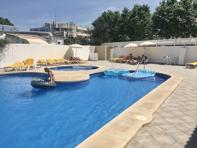 Apartaments La Perla Negra