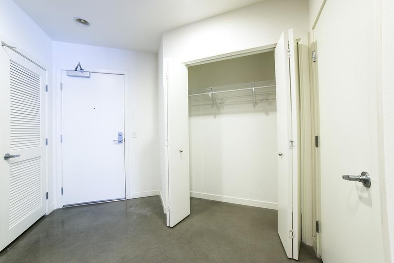 Wilshire Place Apartment