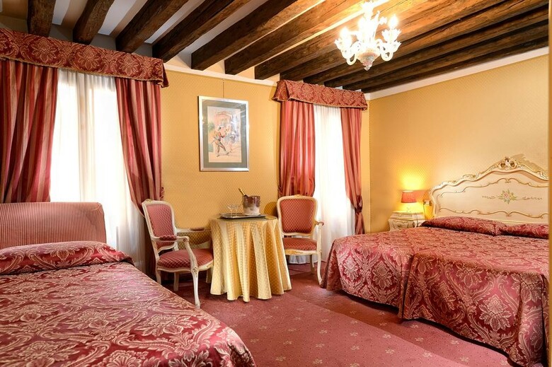 Hotel Ambassador Tre Rose