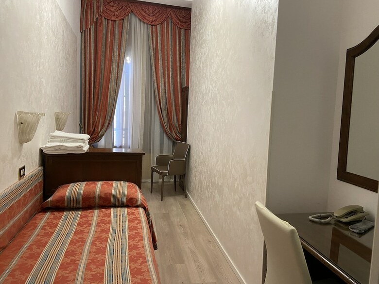 Hotel Bridge