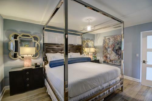 Crane's Beachhouse Hotel & Tiki Bar