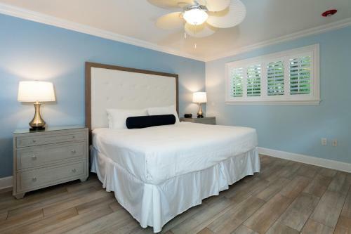 Crane's Beachhouse Hotel & Tiki Bar