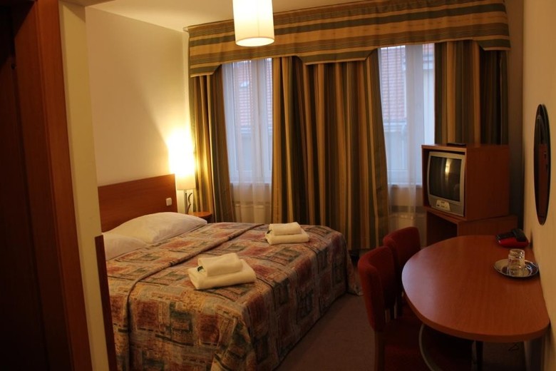 Gallery Hotel Sis