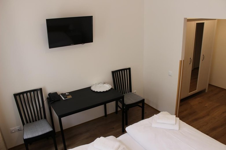 Gallery Hotel Sis