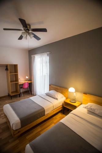 Albergue Hostal Tres Central