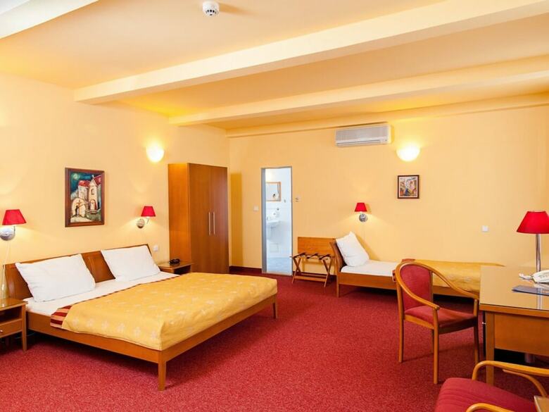 Hotel Cloister Inn