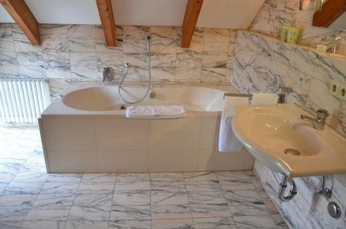 Hostal Hotel Garni Reulein