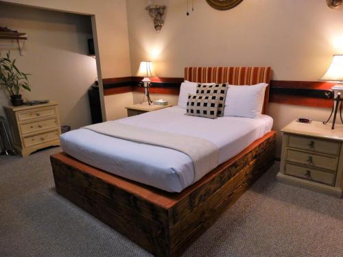 Lodge Chalet Kilauea Collection