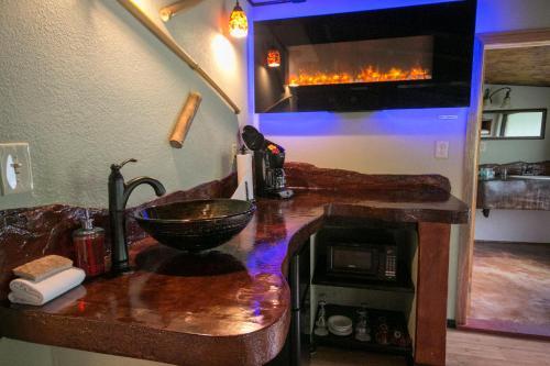 Lodge Chalet Kilauea Collection