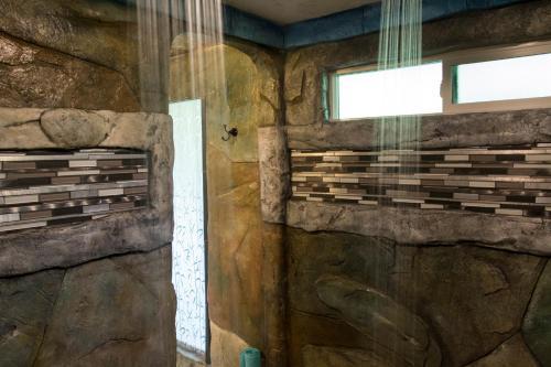 Lodge Chalet Kilauea Collection