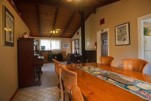 Lodge Chalet Kilauea Collection
