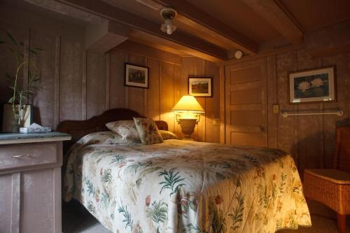 Lodge Chalet Kilauea Collection