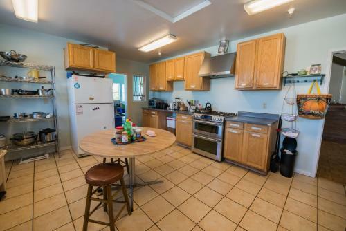 Hi - Monterey Hostel