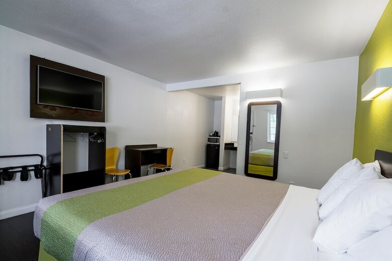 Motel 6 - Downtown Monterey