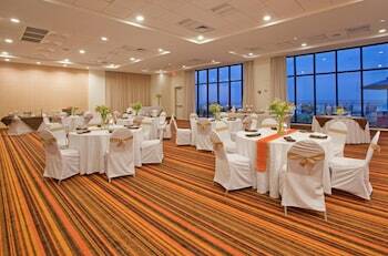 Hotel Holiday Inn Express Orange Beach - On The Beach