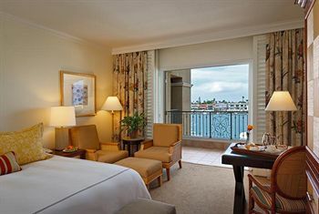 Hotel Balboa Bay Resort