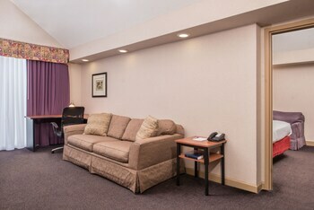 Hotel Hawthorne Inn & Conference Center