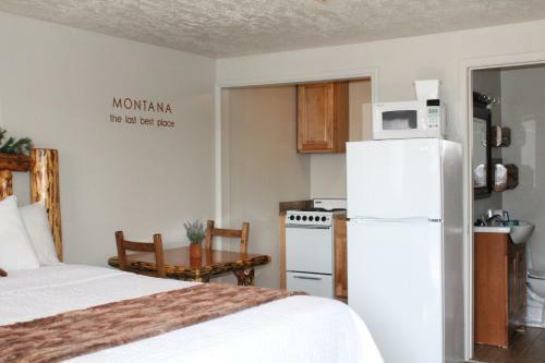 Evergreen Motel