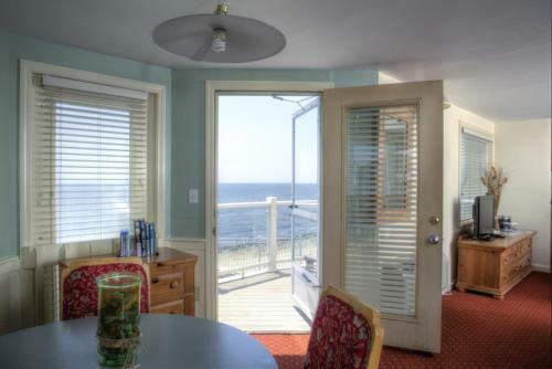 Motel The Corsair & Cross Rip Oceanfront