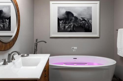 Hotel Purple Orchid Resort & Spa