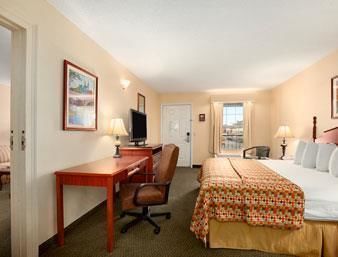 Motel Baymont Inn & Suites - Calhoun