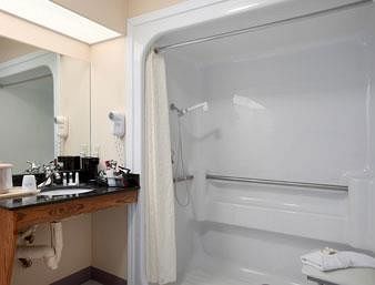 Motel Baymont Inn & Suites - Calhoun