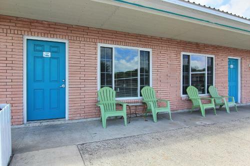 Shark Reef Resort Motel & Cottages