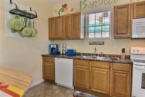Shark Reef Resort Motel & Cottages