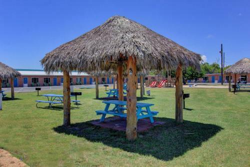 Shark Reef Resort Motel & Cottages