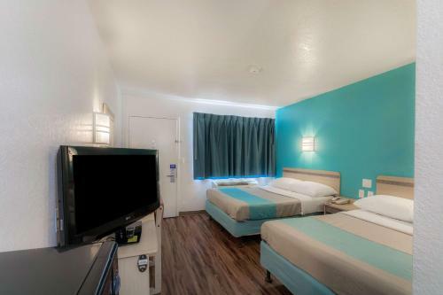 Motel 6 Del Rio