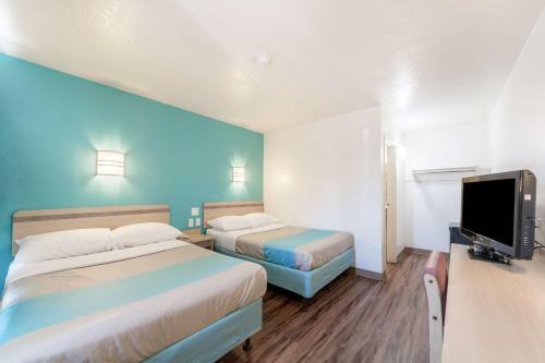 Motel 6 Del Rio
