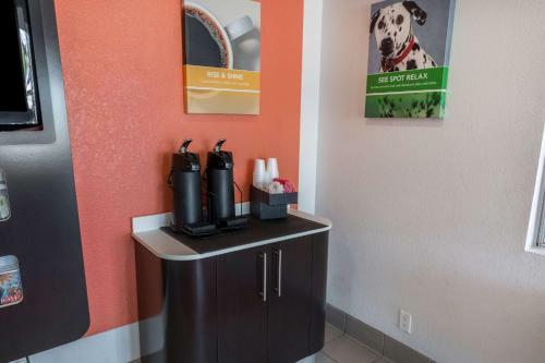 Motel 6 Del Rio