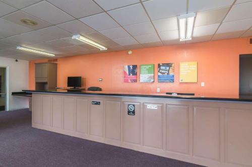 Motel Cline Shale Inn & Suites