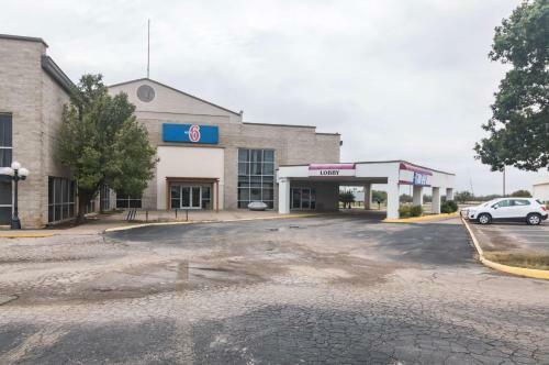 Motel Cline Shale Inn & Suites