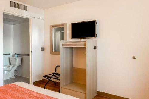 Motel 6 Mojave
