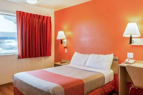 Motel 6 Mojave