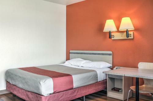 Motel 6 Mojave