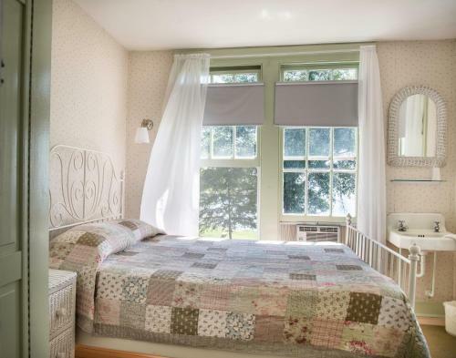 Bed & Breakfast Wades Point Inn On The Bay