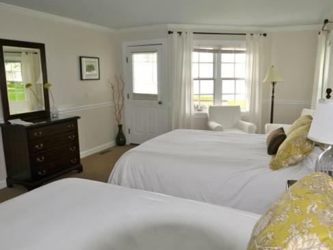Bed & Breakfast Wades Point Inn On The Bay