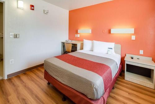 Motel 6 Kansas City Southwest - Lenexa