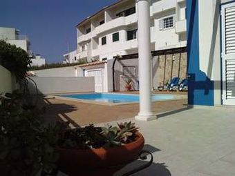 Ericeira Chill Hill Hostel & Private Rooms