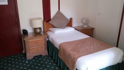 Hostal Yenton Hotel