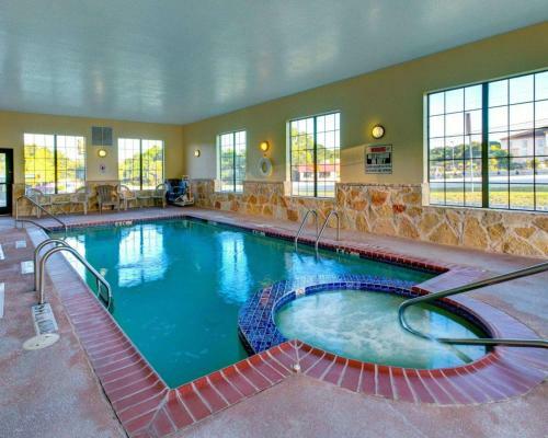 Hotel Quality Inn & Suites - Glen Rose