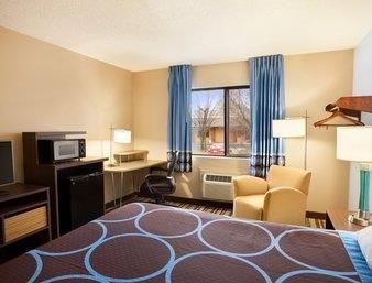 Hotel Super 8 Pittsburg Ks