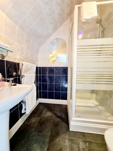 Hostal Corriemar House