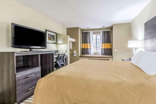 Hotel Americas Best Value Inn & Suites North Lima