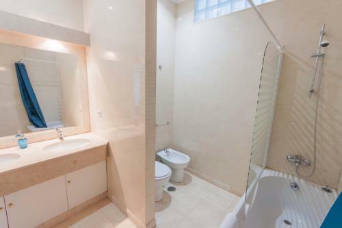 Traveling To Lisbon Chiado Apartments